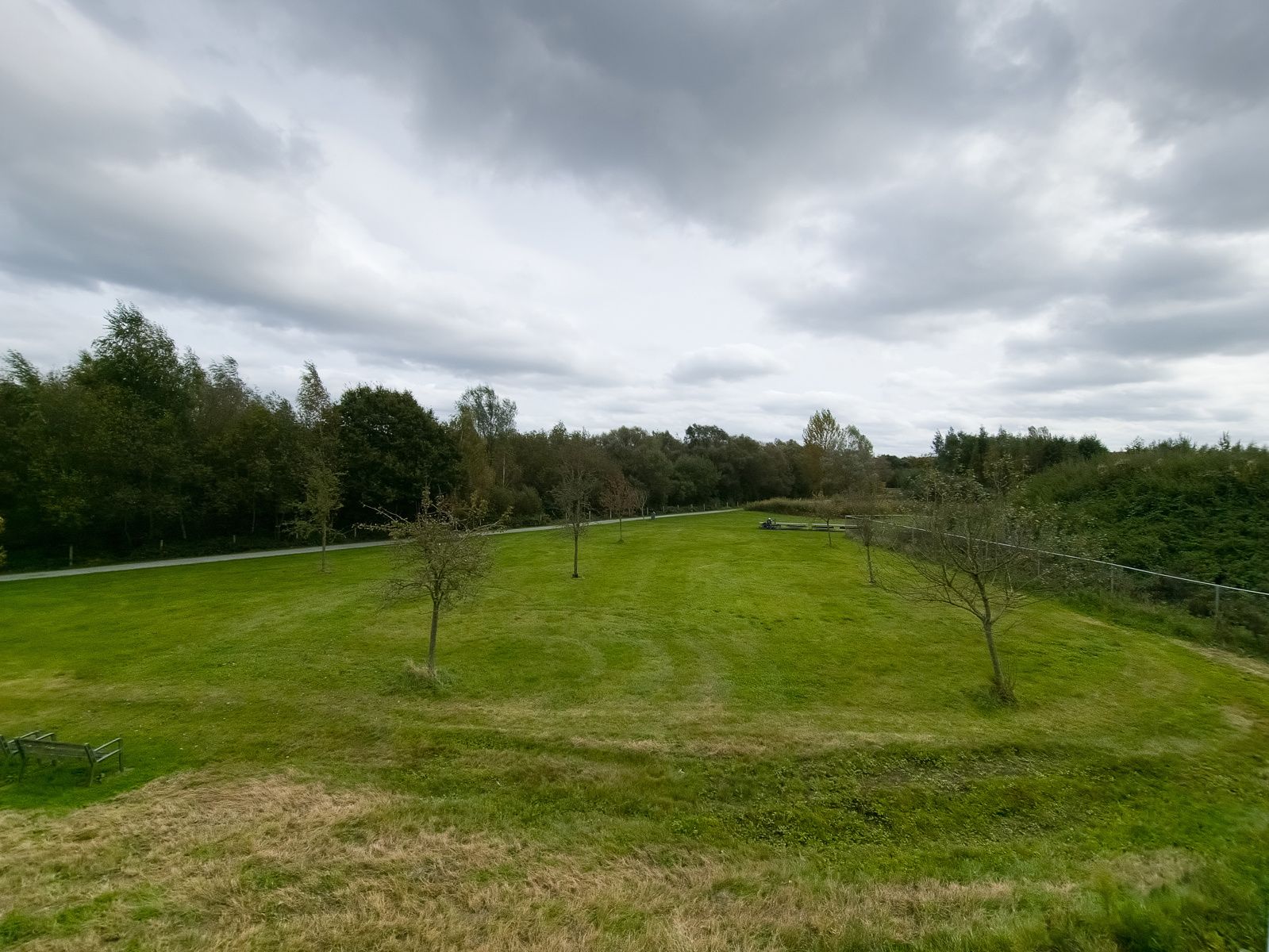 Rustig en comfortabel 3slpk appt. met zicht op park  foto 8