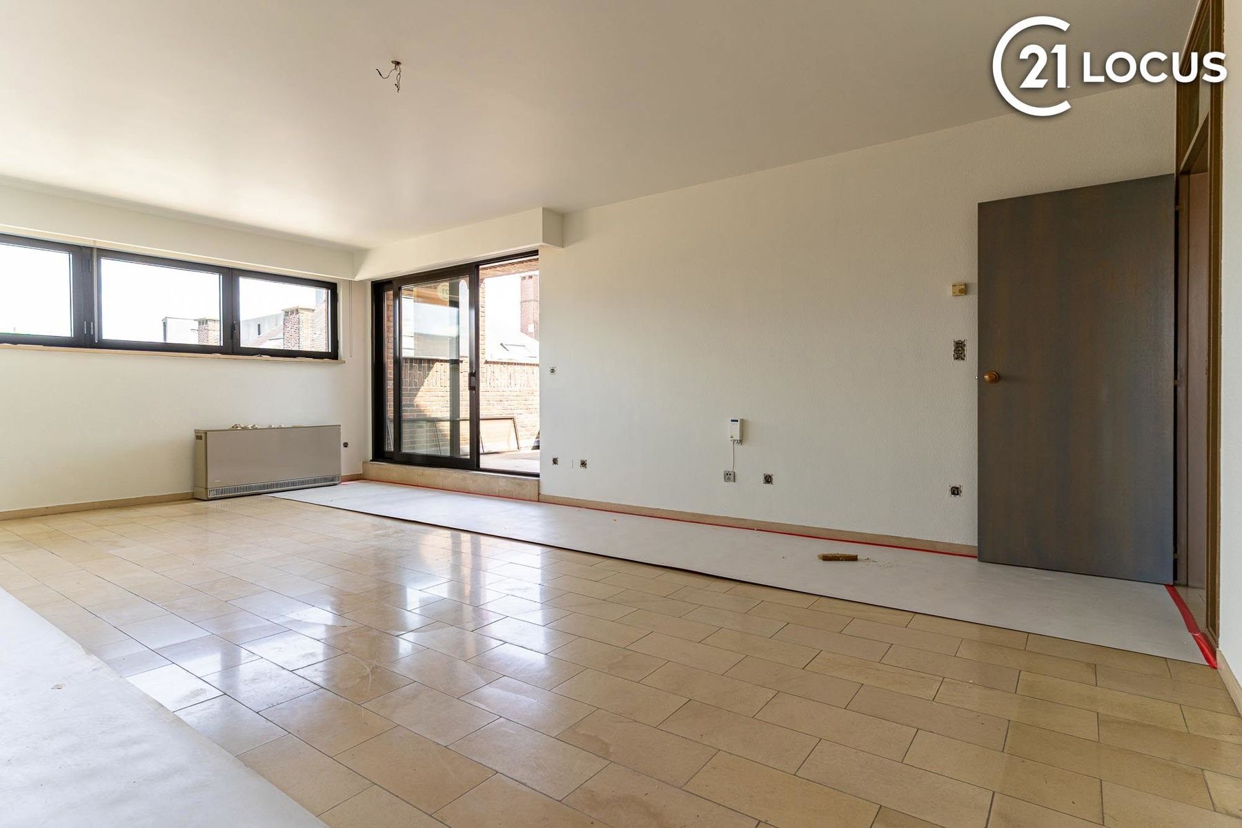 Mooi ruim & lichtrijk appartement centrum Kruibeke te Huur ! foto 3