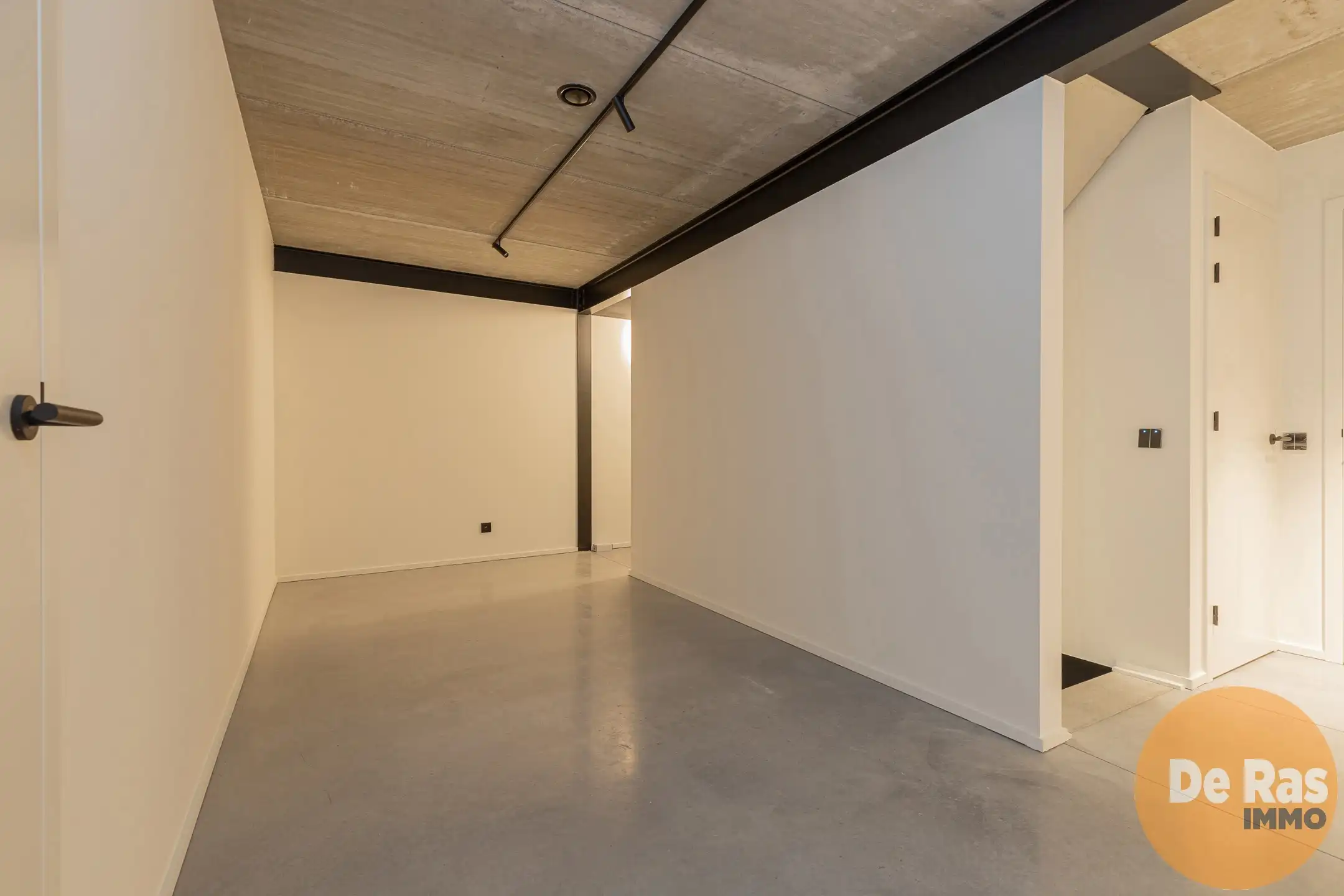 VLIERZELE - Nieuwbouwwoning in moderne betonarchitectuur foto 10