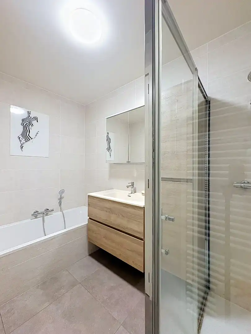 Lichtrijk gelijkvloers appartement met twee tuinen in Kessel-Lo! foto 16