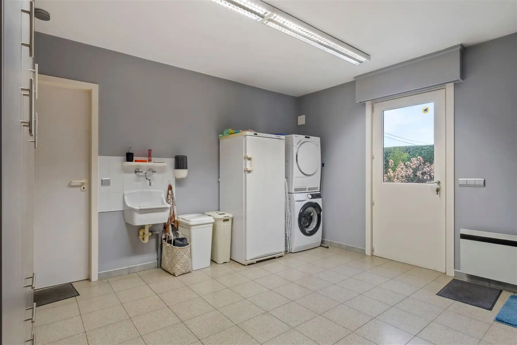 Instapklare en lichtrijke woning met zonnige tuin op 1.304 m² in Ingooigem foto 5