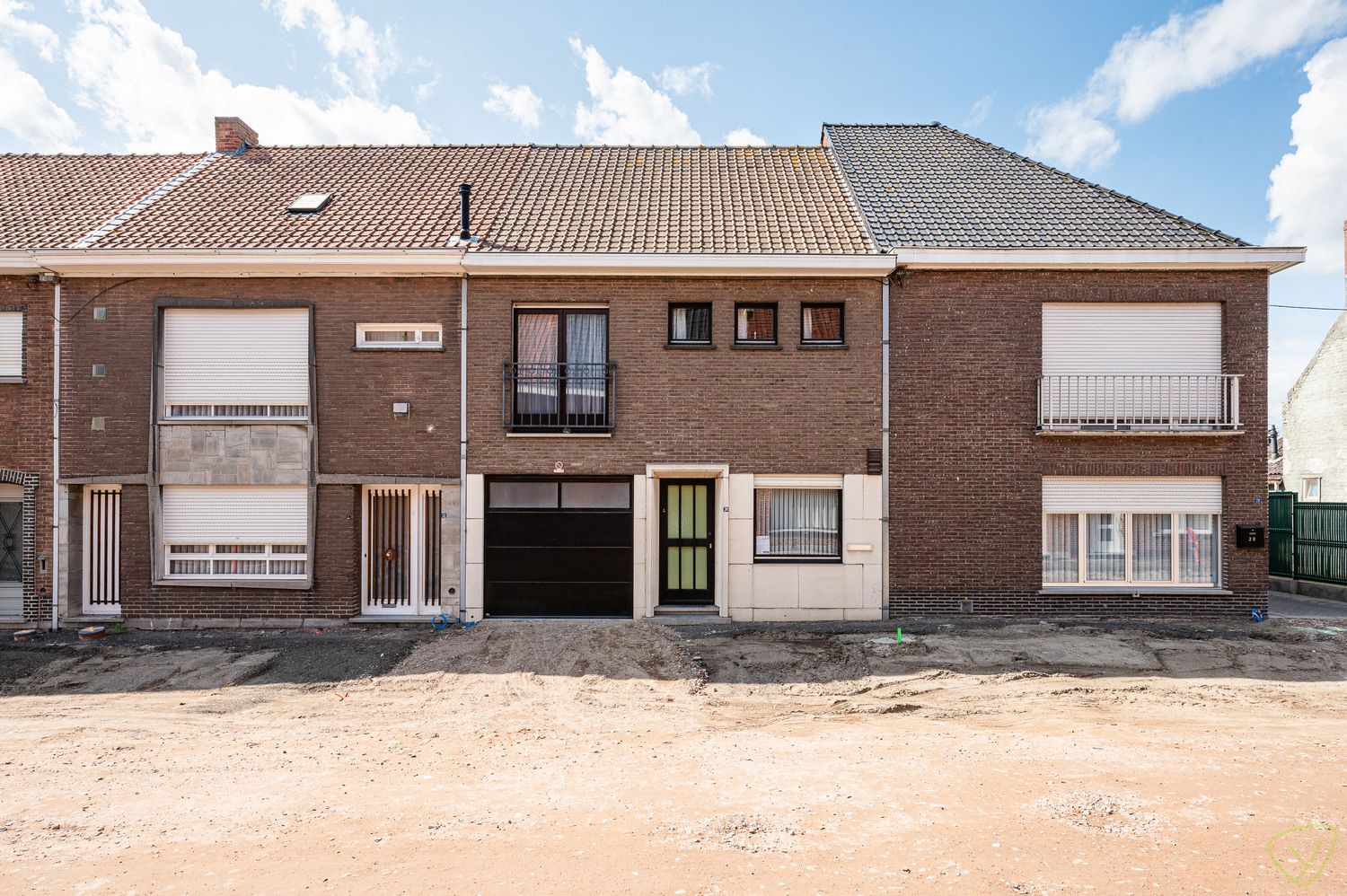 Hoofdfoto van de publicatie: Verrassend ruime woning met prachtig zuidgerichte tuin in het Mandeweegsken!