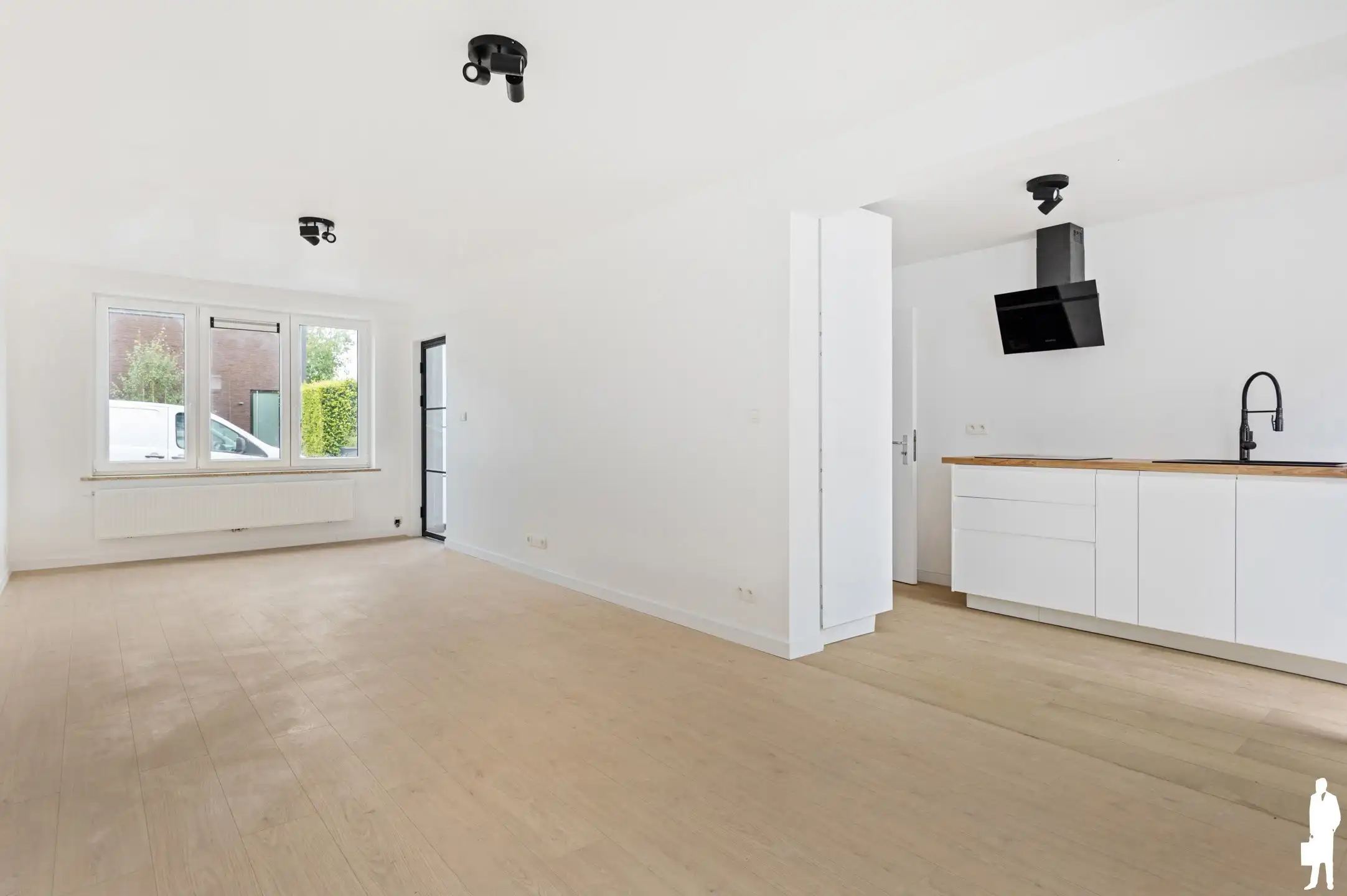 Instapklare gerenoveerde gezinswoning met 3 slaapkamers en diepe tuin nabij het centrum van Kalmthout foto 3