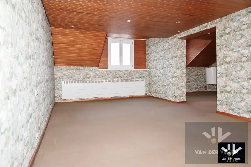 DEGELIJKE GEZINSWONING  MET GARAGE  IN DE SINT-CATHARINAWIJK foto 15