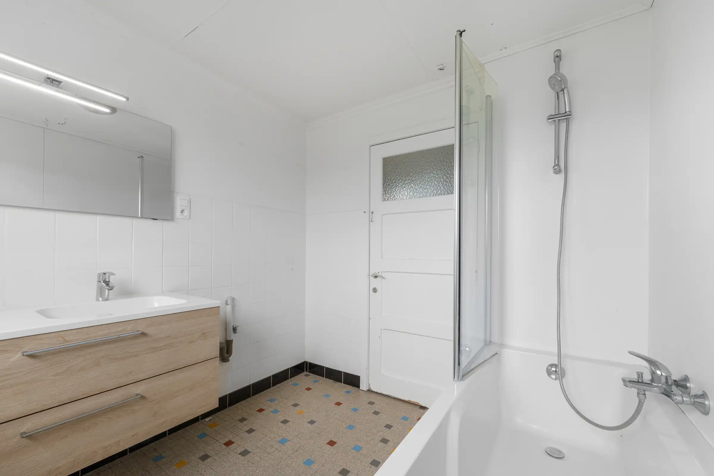 Unieke landwoning met schuur te koop op 6.810m² foto 7
