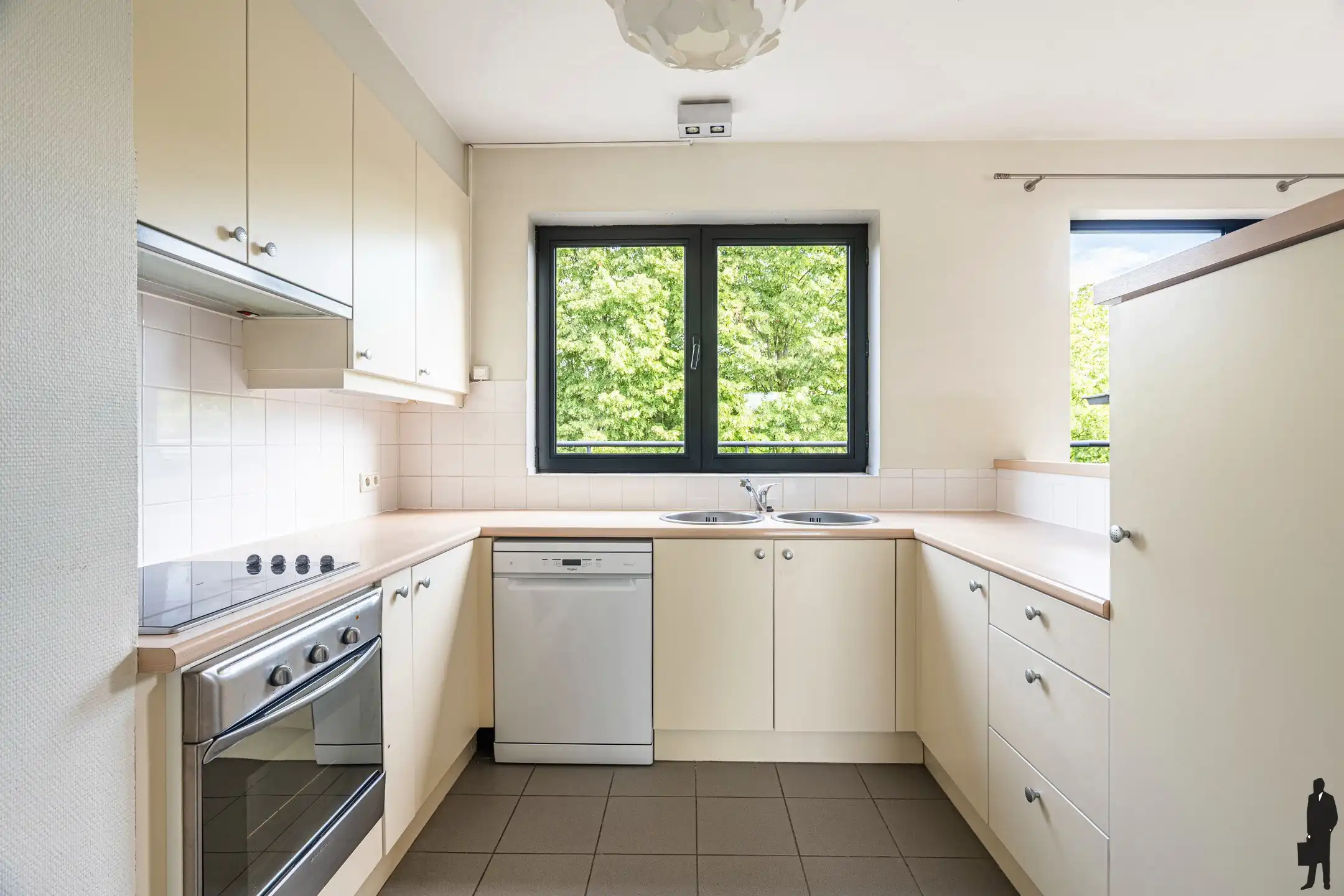 Ruim dakappartement van 130 m² met 50 m² terras en parking foto 12