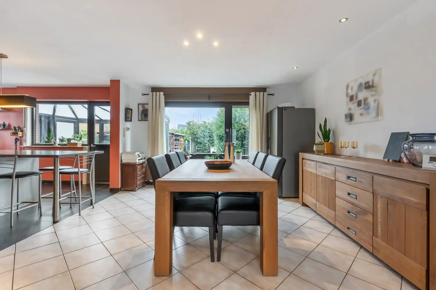 Halfopen gezinswoning met 3 slaapkamers, kelder en aangename tuin in Nieuwerkerken foto 4