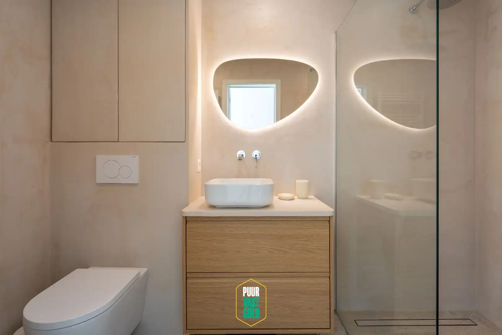 Prachtige, compleet gerenoveerde, zonnige woning met tuin foto 12