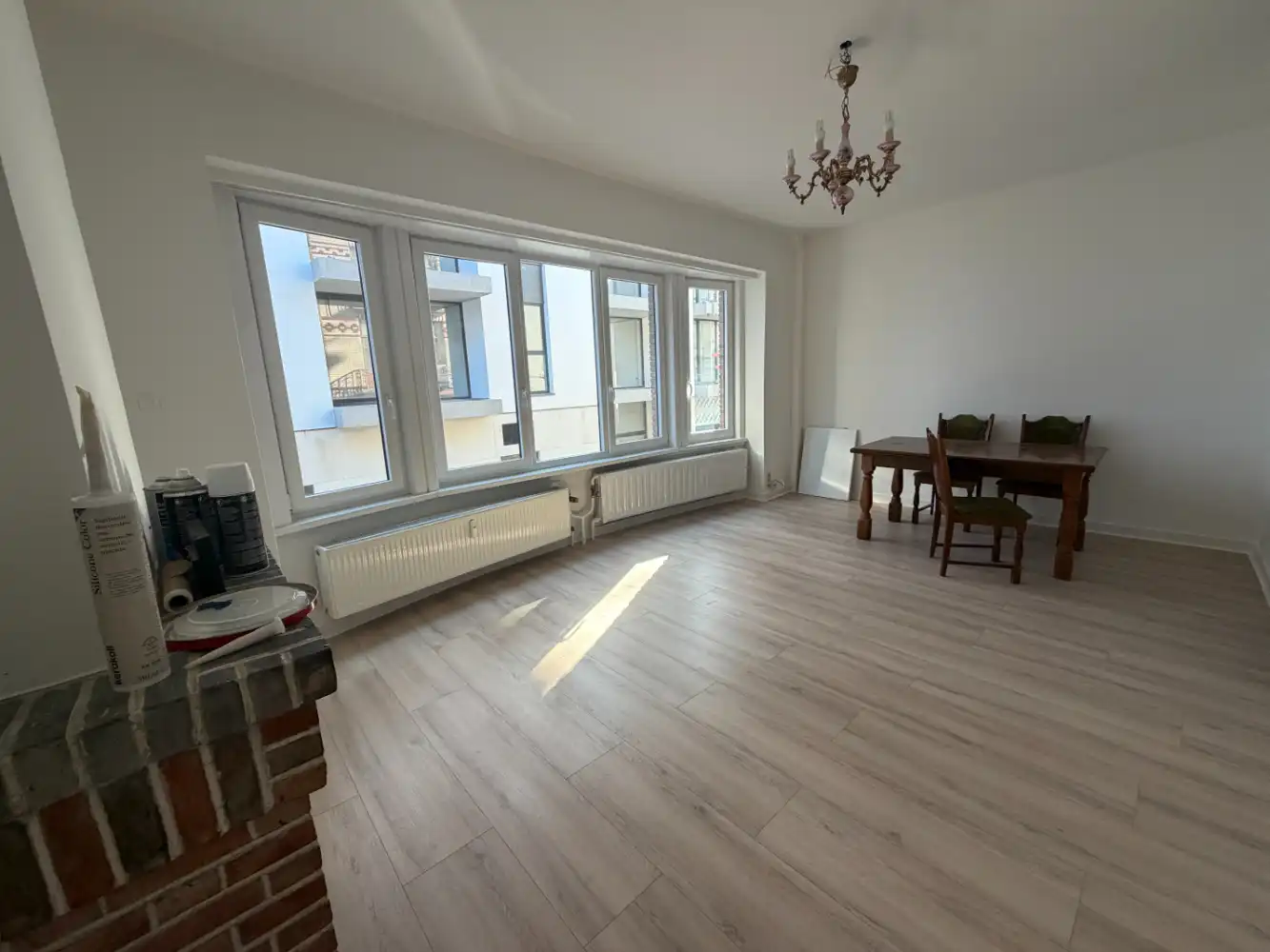 Gerenoveerd appartement met twee slaapkamers gelegen op het eerste verdiep in een gebouw zonder lift. Dichtbij de Markt te Blankenberge. foto 2