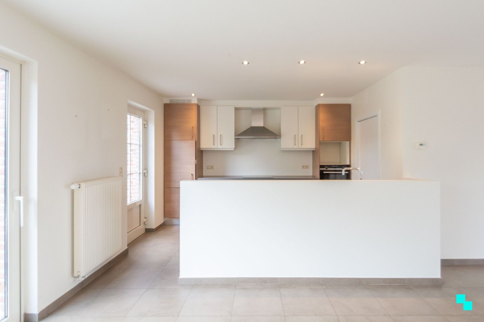 Hoogwaardige afgewerkte woning met tuin foto 6