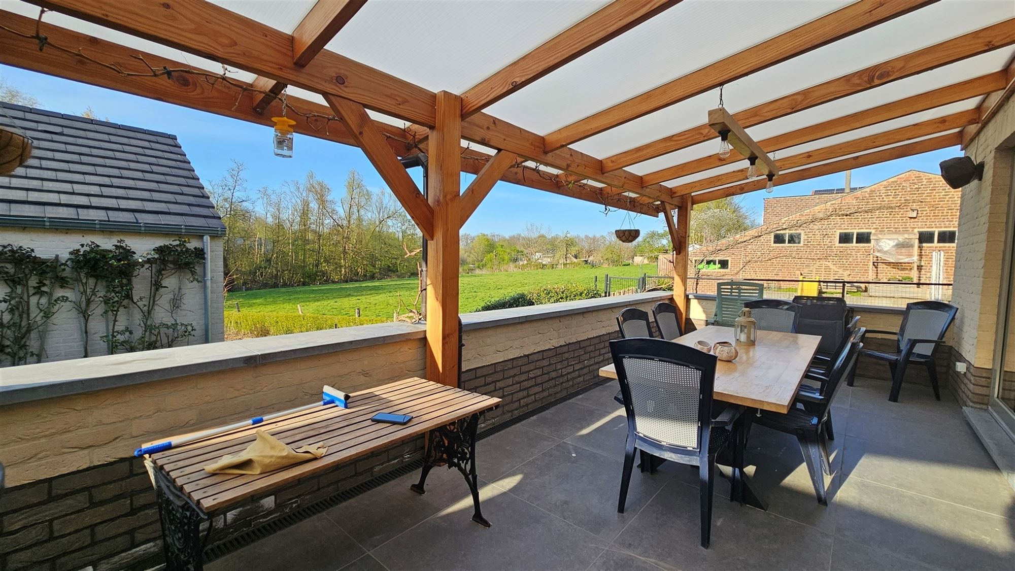 Aangename en recente woning (2022) met mooie tuin foto 30