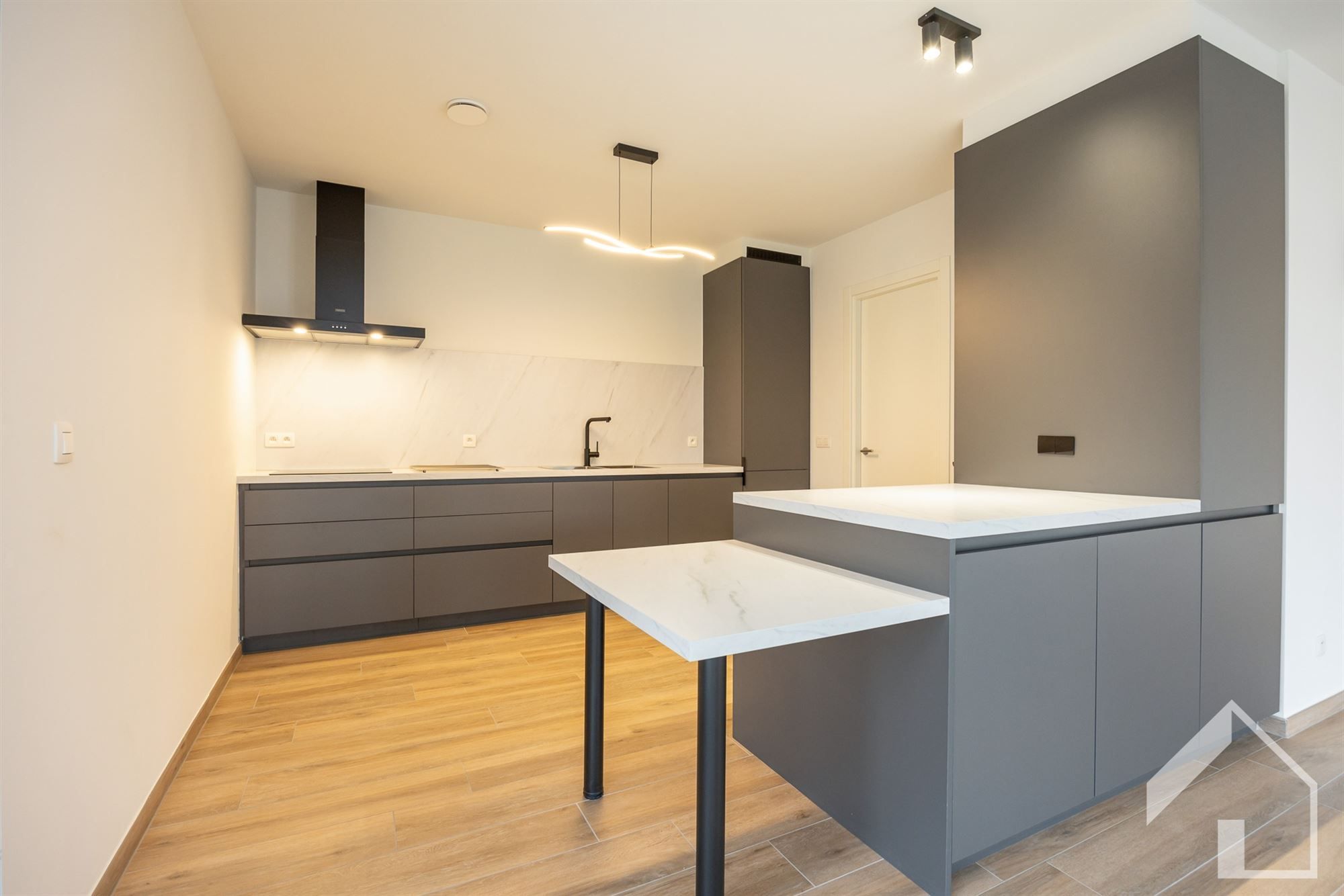 Prachtig en ruim appartement met lift! foto 7