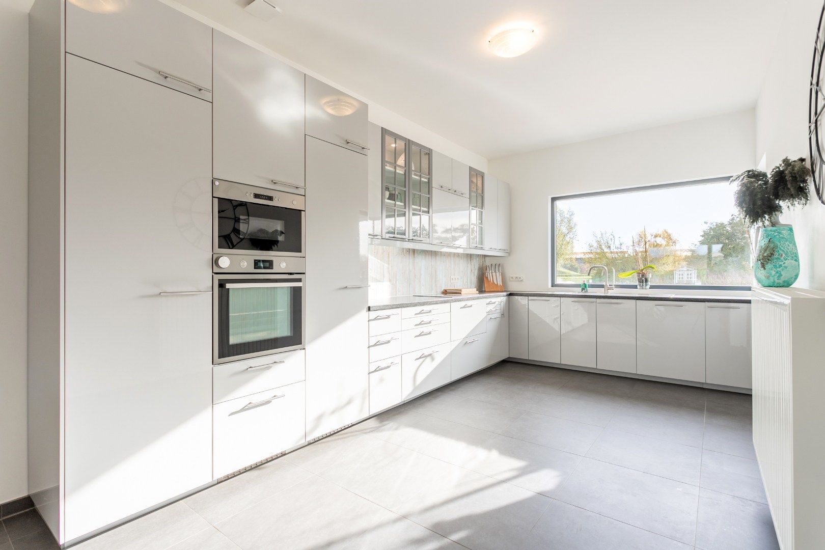 Instapklare woning met 4 slpk, tuin en parking foto 9