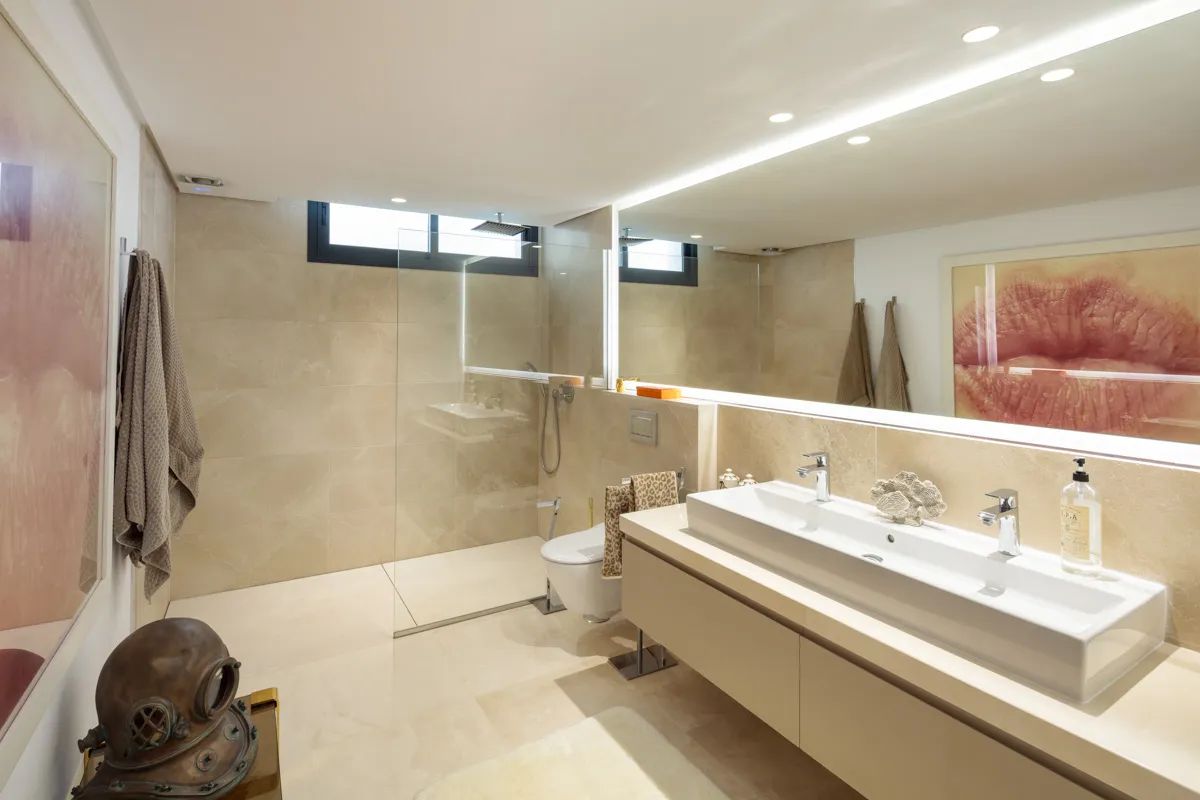 Spectaculaire villa met panoramisch uitzicht in Nueva Andalucía - luxe levensstijl in de iconische golfvallei van Marbella foto 19