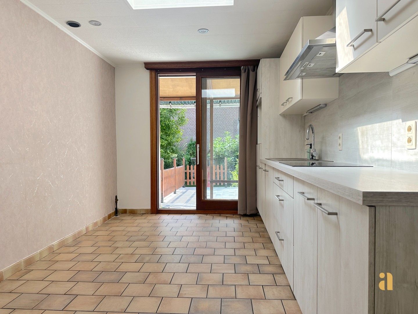 Karaktervol herenhuis waar licht, ruimte & zon elkaar ontmoeten foto 14