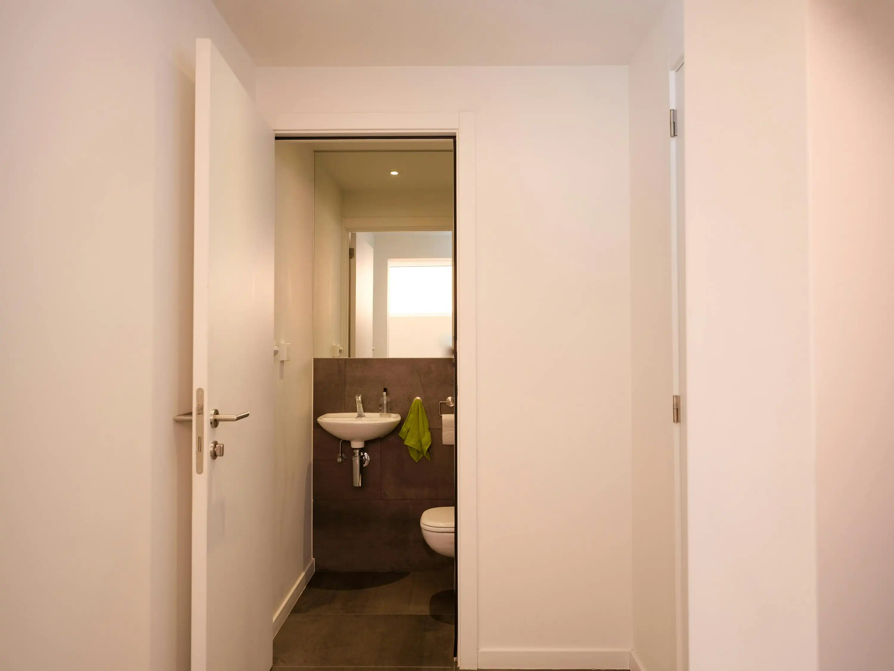 Instapklaar handelspand met woonst te koop op de Boelare in Eeklo foto 33