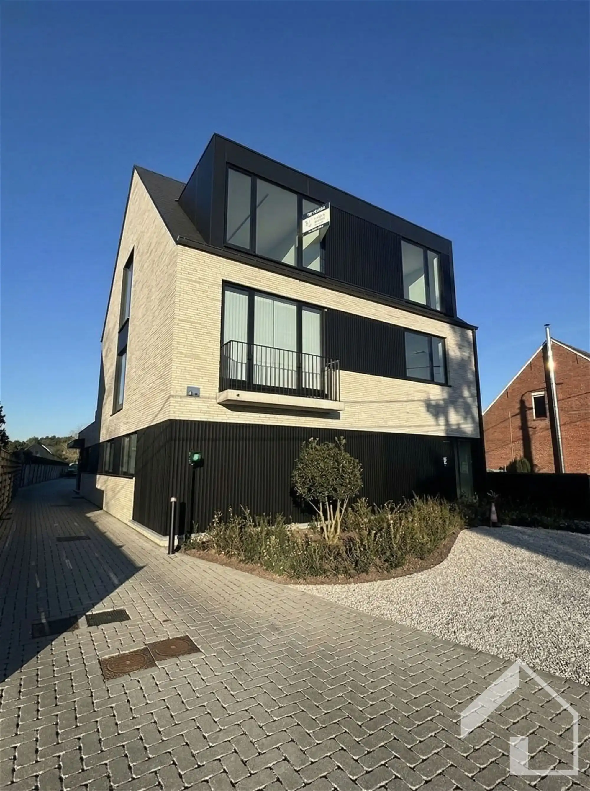 Nieuwbouwappartement op de 2e verdieping met lift foto {{pictureIndex}}