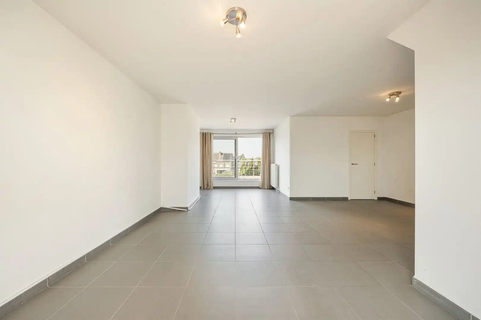 Lichtrijk dakappartement met 2 slaapkamers en ruim terras foto 4