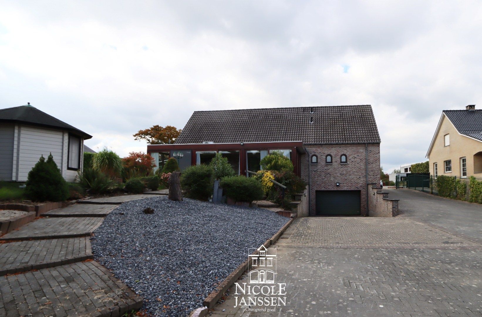 Ruime vrijstaande woning  foto 32