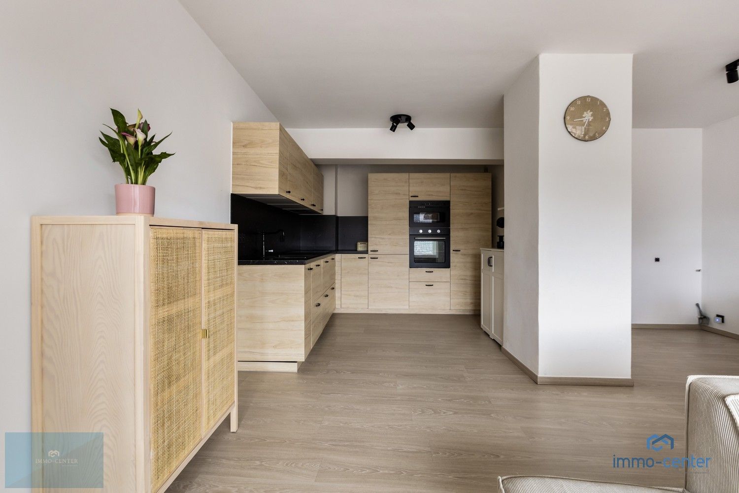 Instapklaar 2-slaapkamer appartement met vernieuwde keuken en badkamer in het hart van Genk foto 6