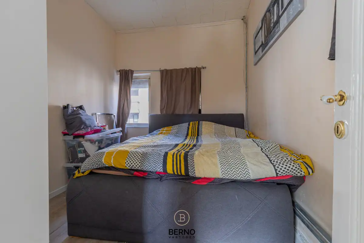 Op te frissen woning met koer foto 8