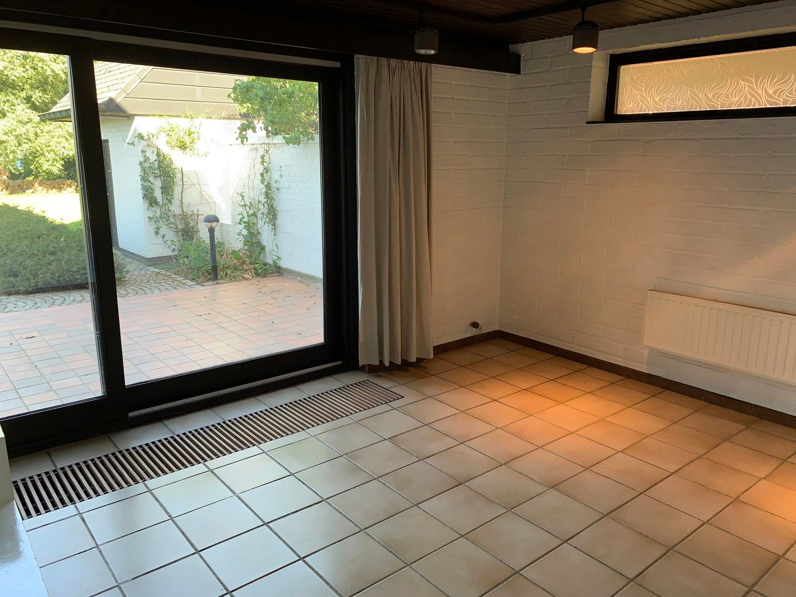 RUIME WONING MET 3 SLAAPKAMERS EN PRACHTIGE TUIN foto 17