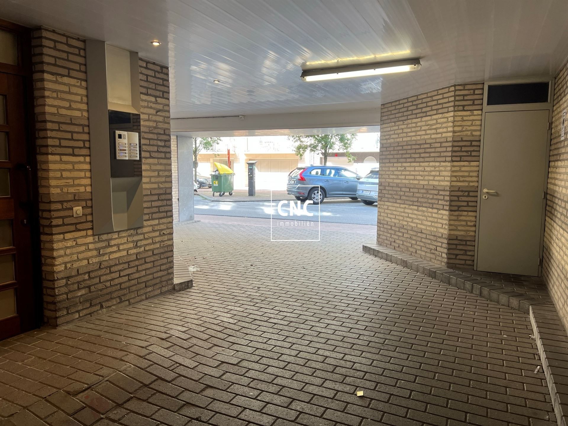Zeer centraal gelegen garagebox in het hart van Knokke foto 7