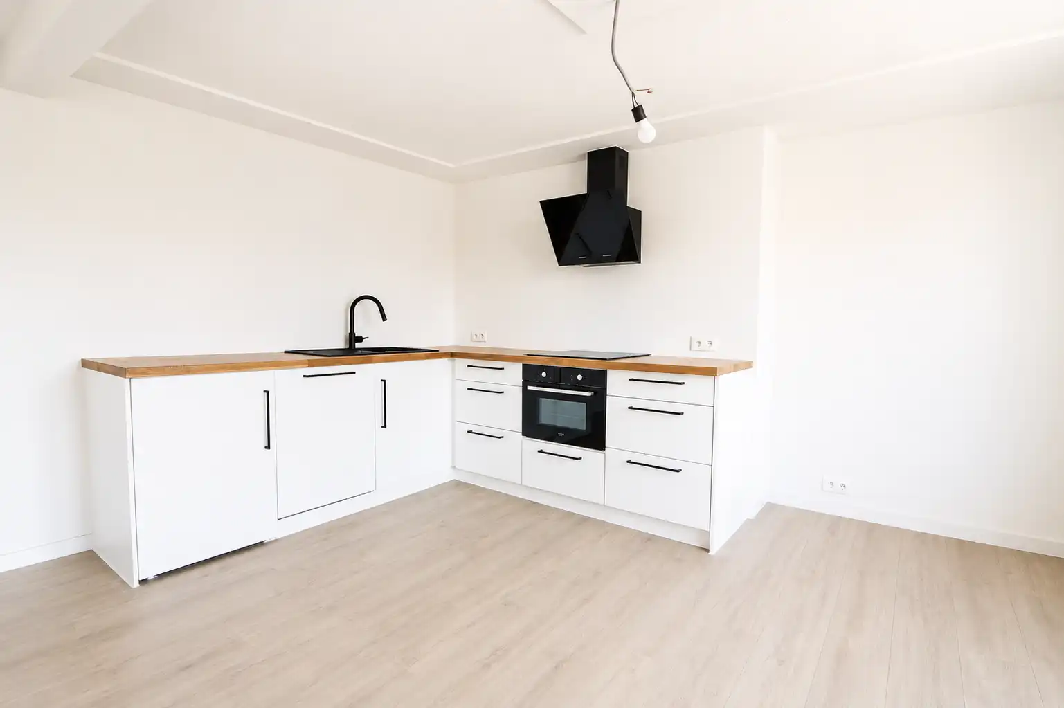 Gerenoveerd appartement (70 m²) vlakbij Grote Markt, jachthaven, Zeedijk en winkelstraten. foto 3