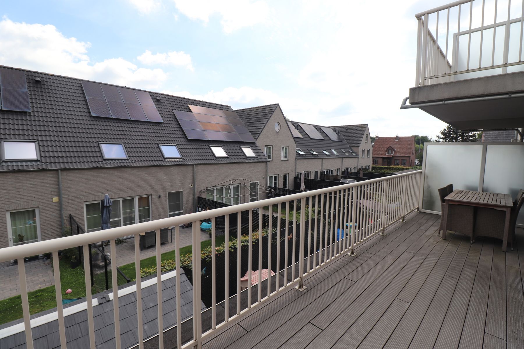 Een recent appartement met 2 slaapkamers, terras en autostaanplaats. foto 14