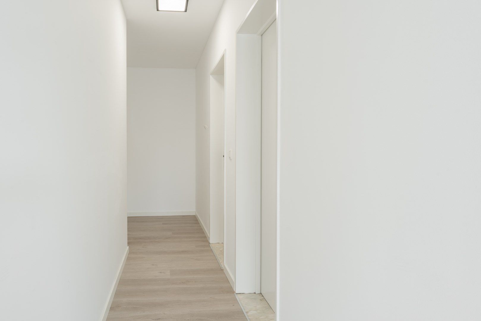 Volledig gerenoveerd 3 slaapkamer appartement in Neerpelt centrum. foto 11