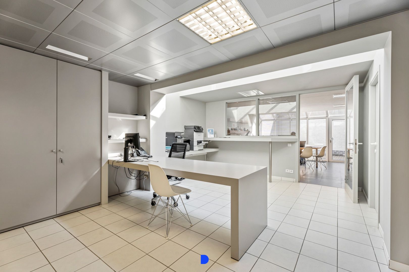 Instapklare kantoorruimte met appartement centrum Meulebeke foto {{pictureIndex}}