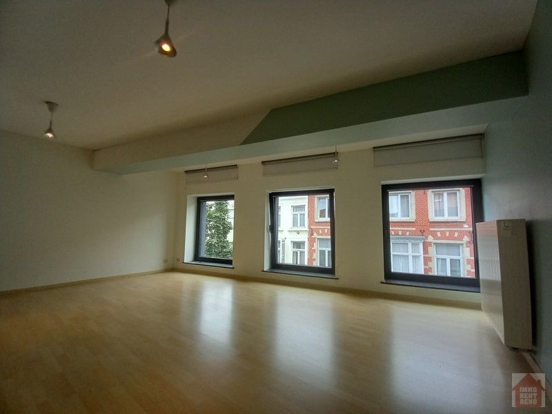 Zeer ruim triplex appartement te huur in centrum Tienen foto 23