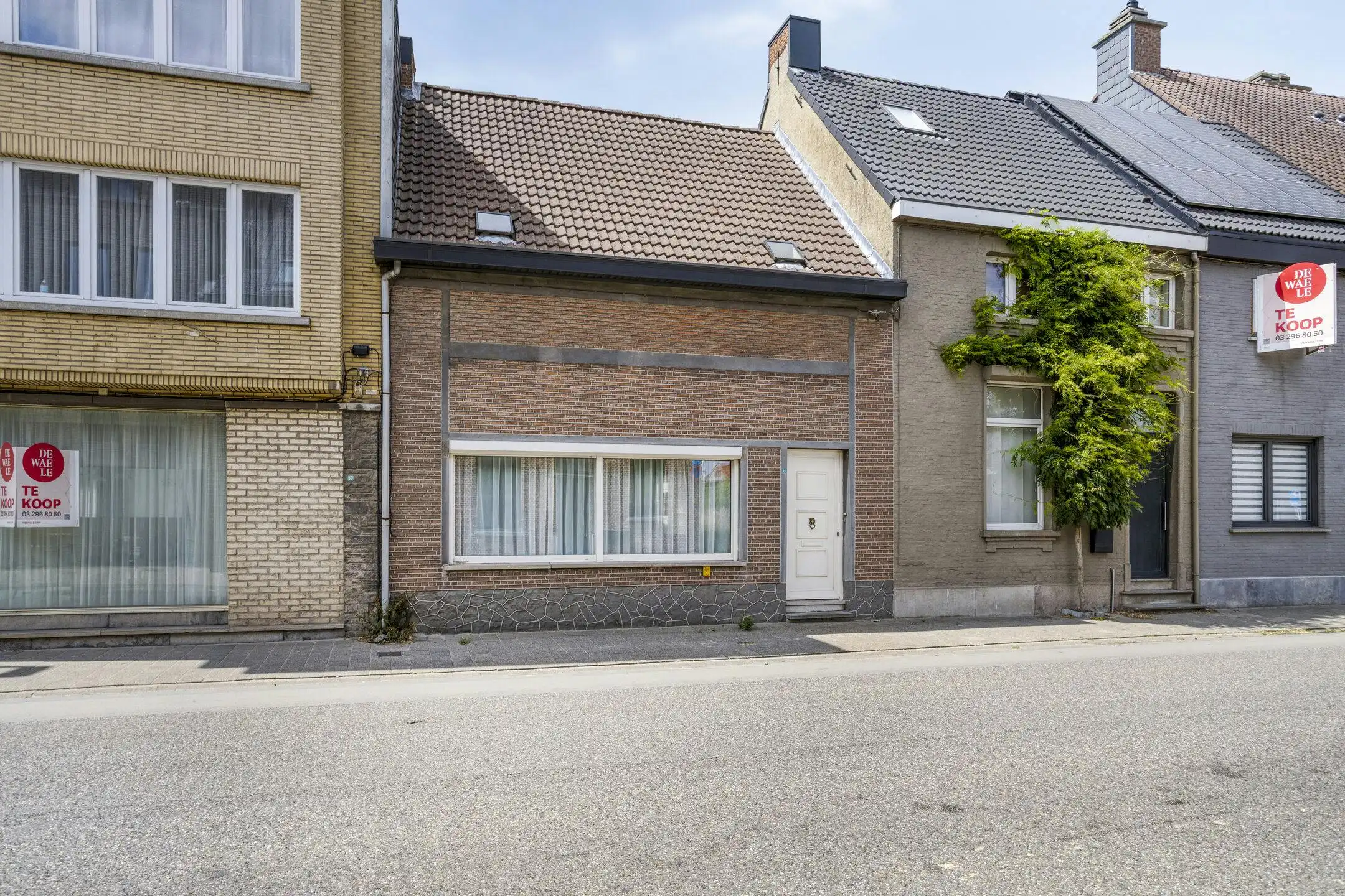 Hoofdfoto van de publicatie: Te renoveren huis met vier slaapkamers en tuin in Kruibeke