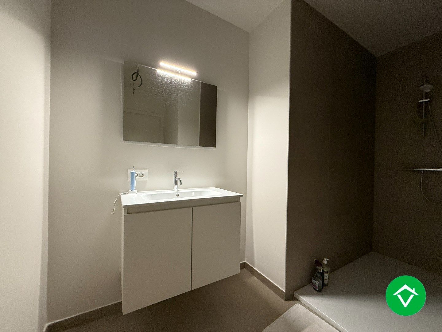 Nieuwbouwappartement met 3 slaapkamers, terras en autostaanplaats in hartje Gits foto 16