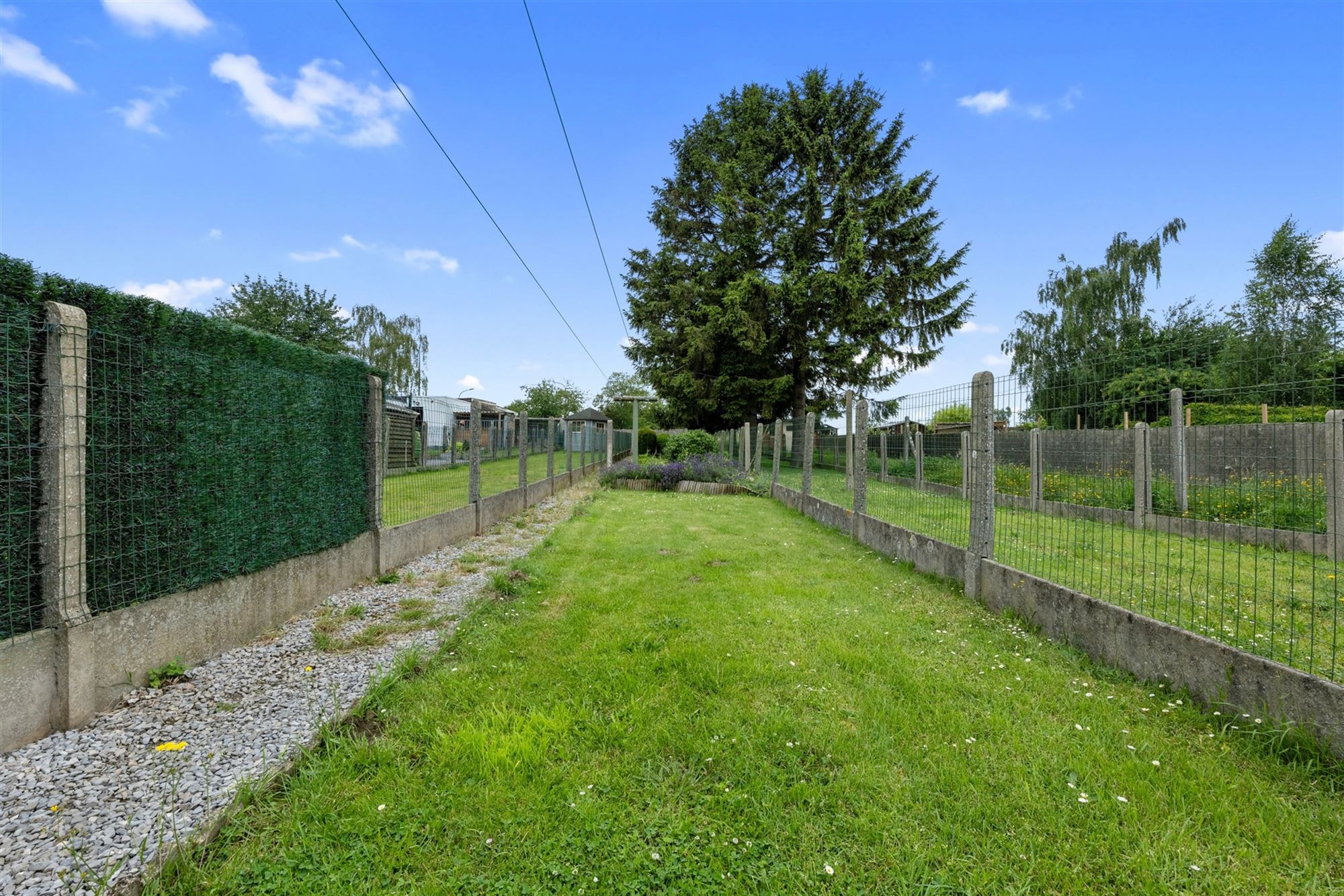 GOED ONDERHOUDEN RIJWONING MET RUILME GARAGE VLAKBIJ HET CENTRUM VAN SINT-TRUIDEN  foto 25