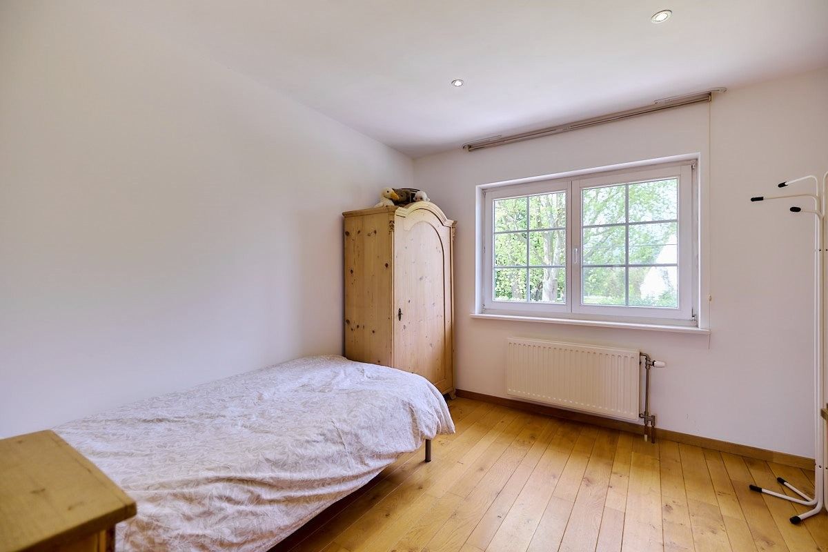 Hedendaags landelijk en rustig wonen in deze opmerkelijke villa met aangelegde tuin. foto 27