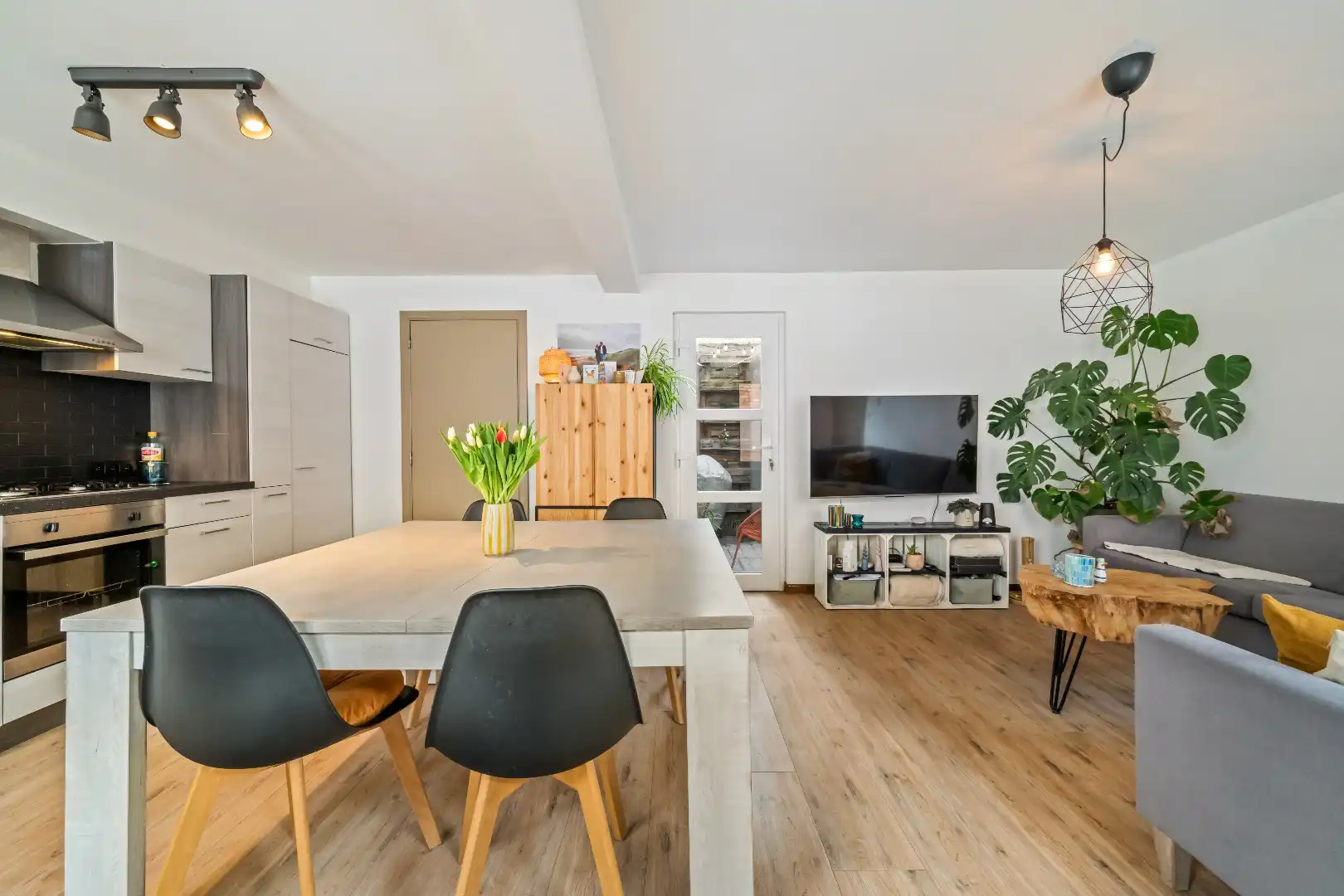 Instapklaar halfopen woonhuis foto 4