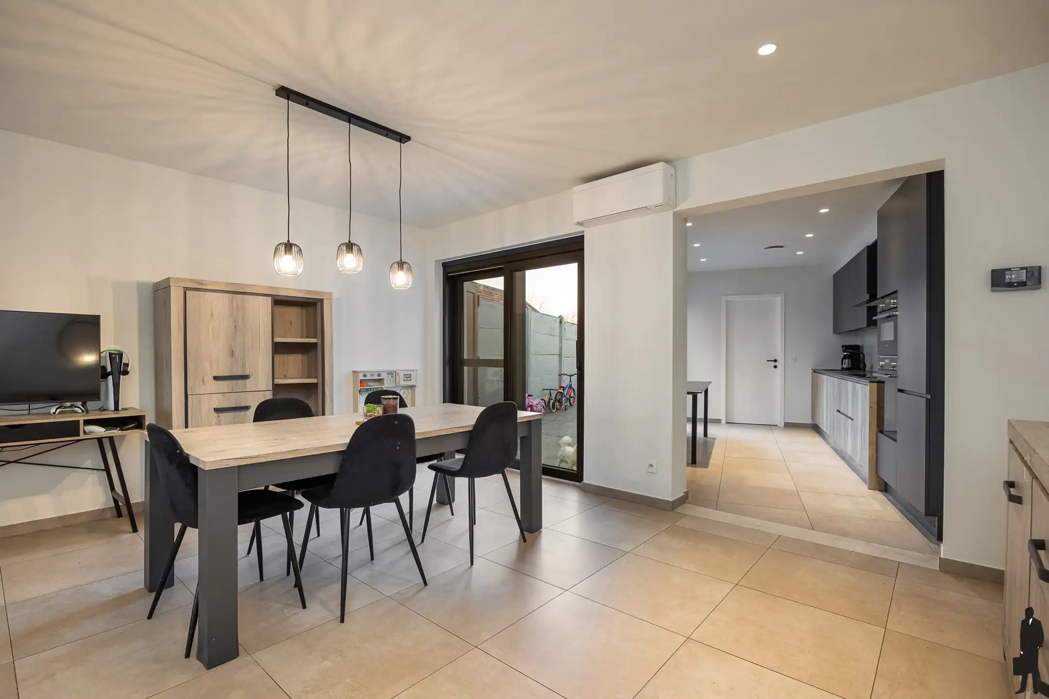 Volledig gerenoveerde gezinswoning met 3 slpk en tuin foto 5