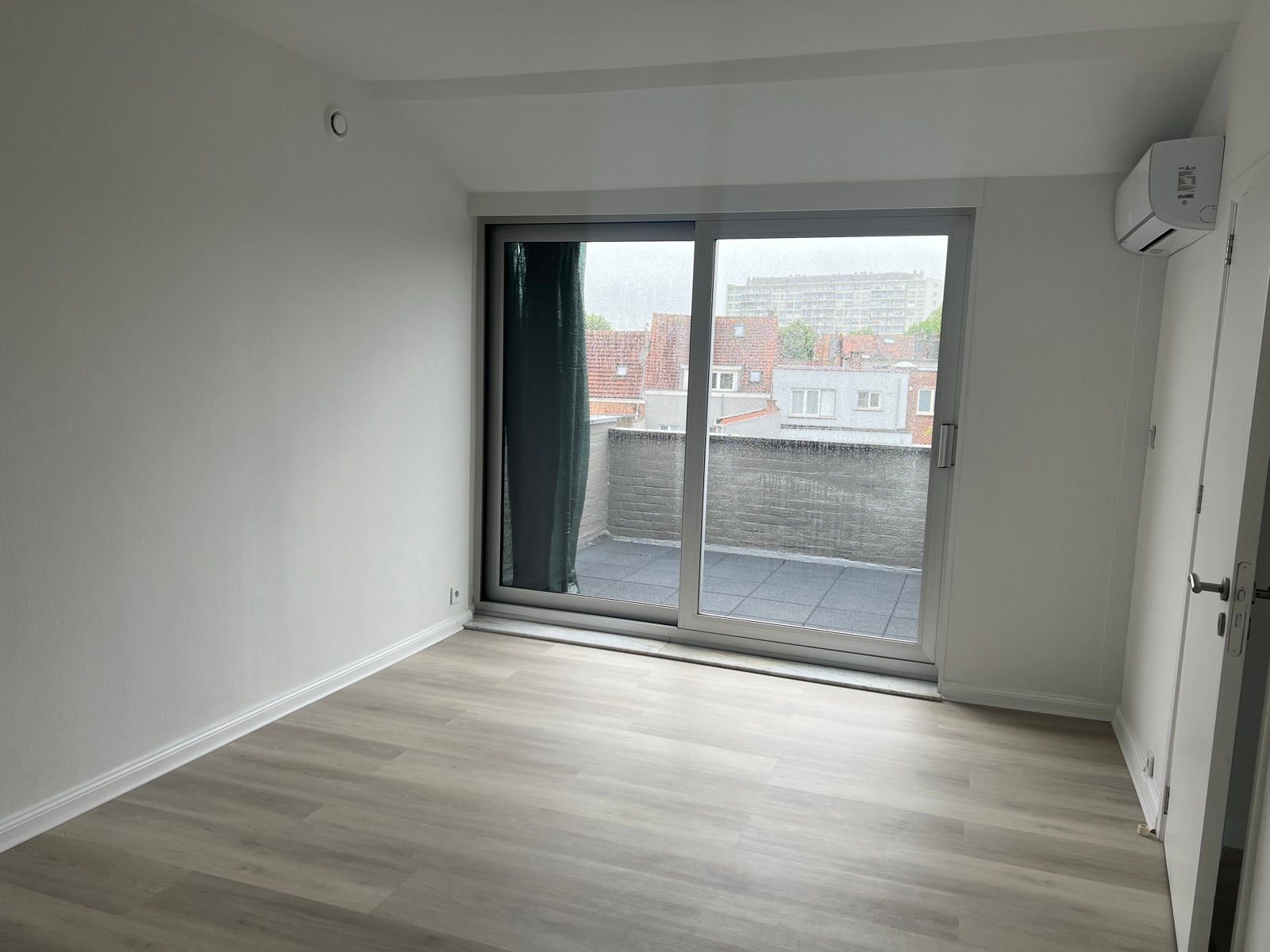 VOLLEDIG GERENOVEERD TRIPLEXAPPARTEMENT TE HUUR IN ZELLIK! foto 13