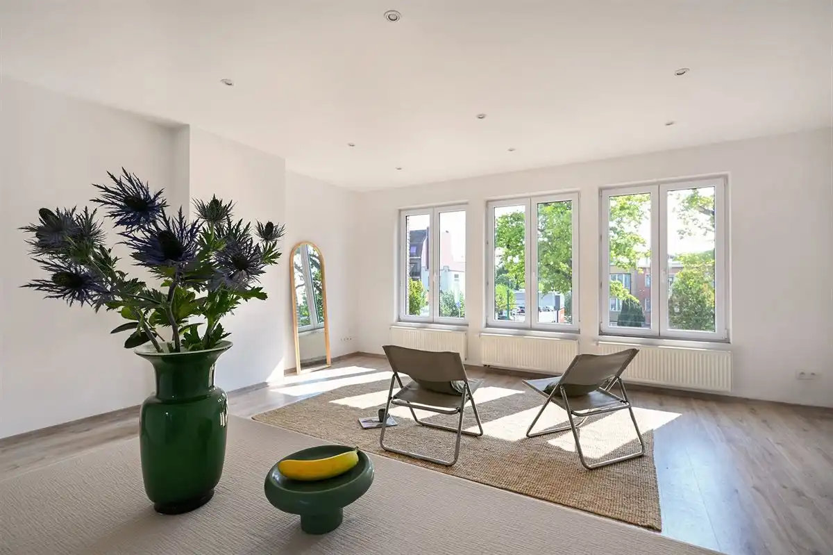 Ruim en lichtrijk appartement te Merksem foto 2