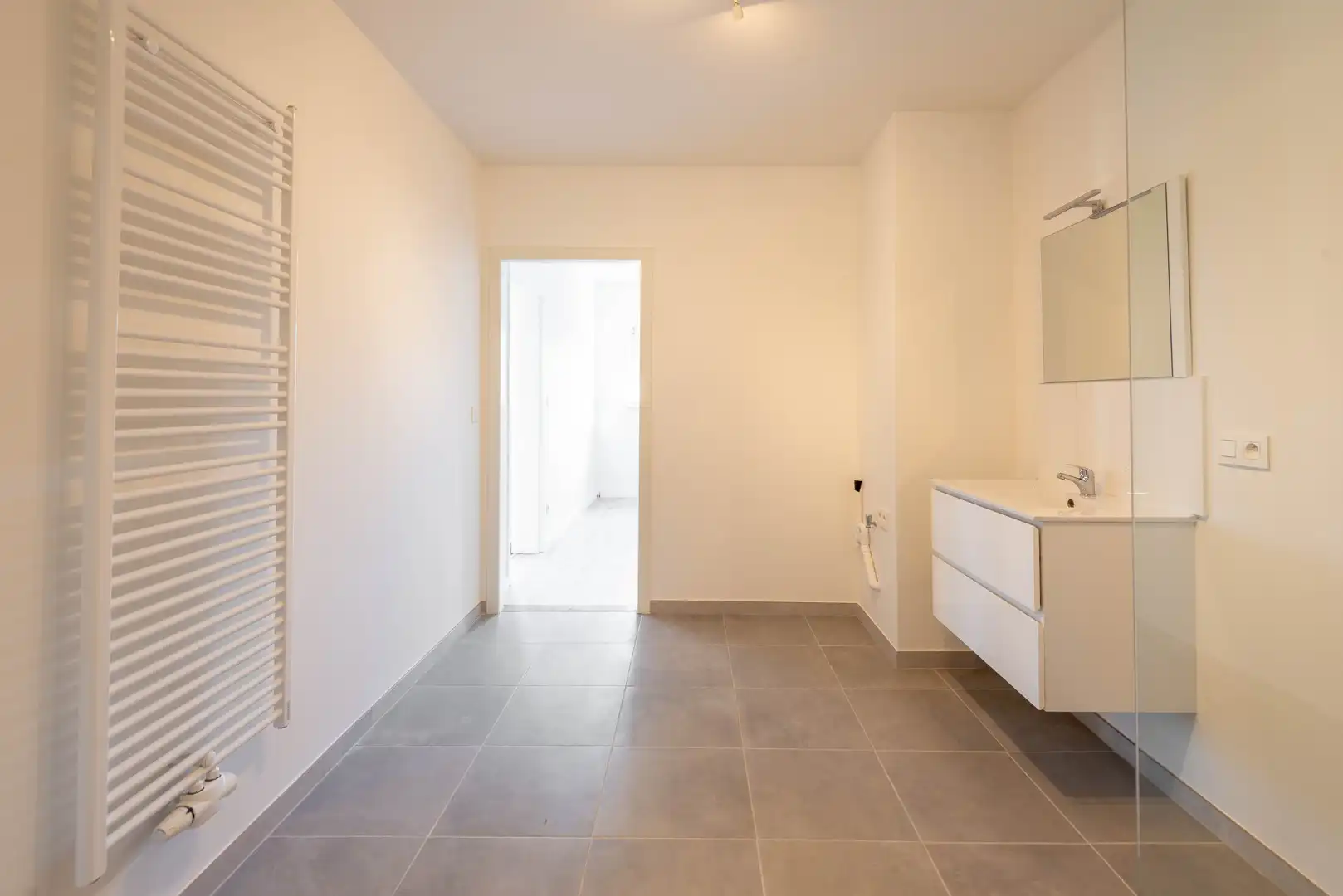 Instapklaar en ruim appartement in het hart van Ekeren! foto 10