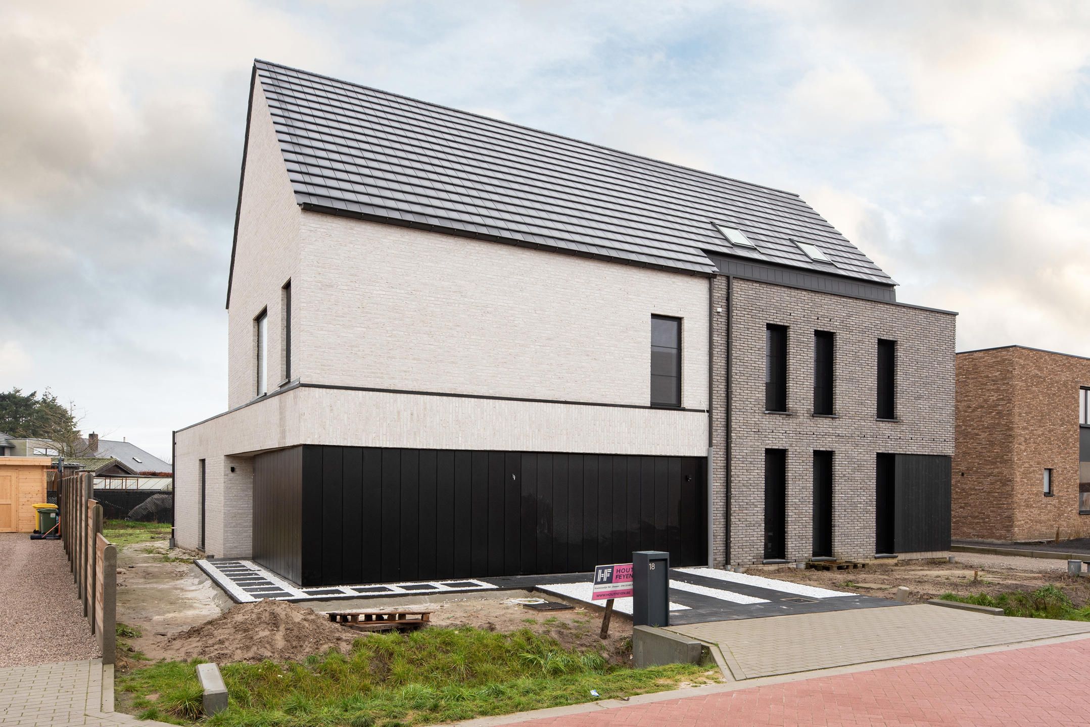 Instapklare nieuwbouw halfopen bebouwing met tuin en garage foto 21