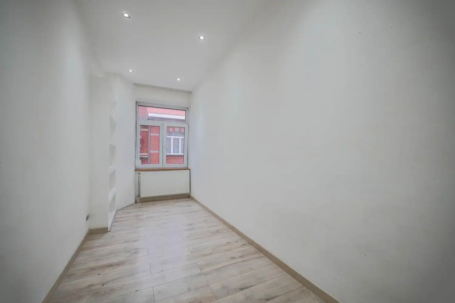 Instapklaar appartement met terras in Jette foto 13