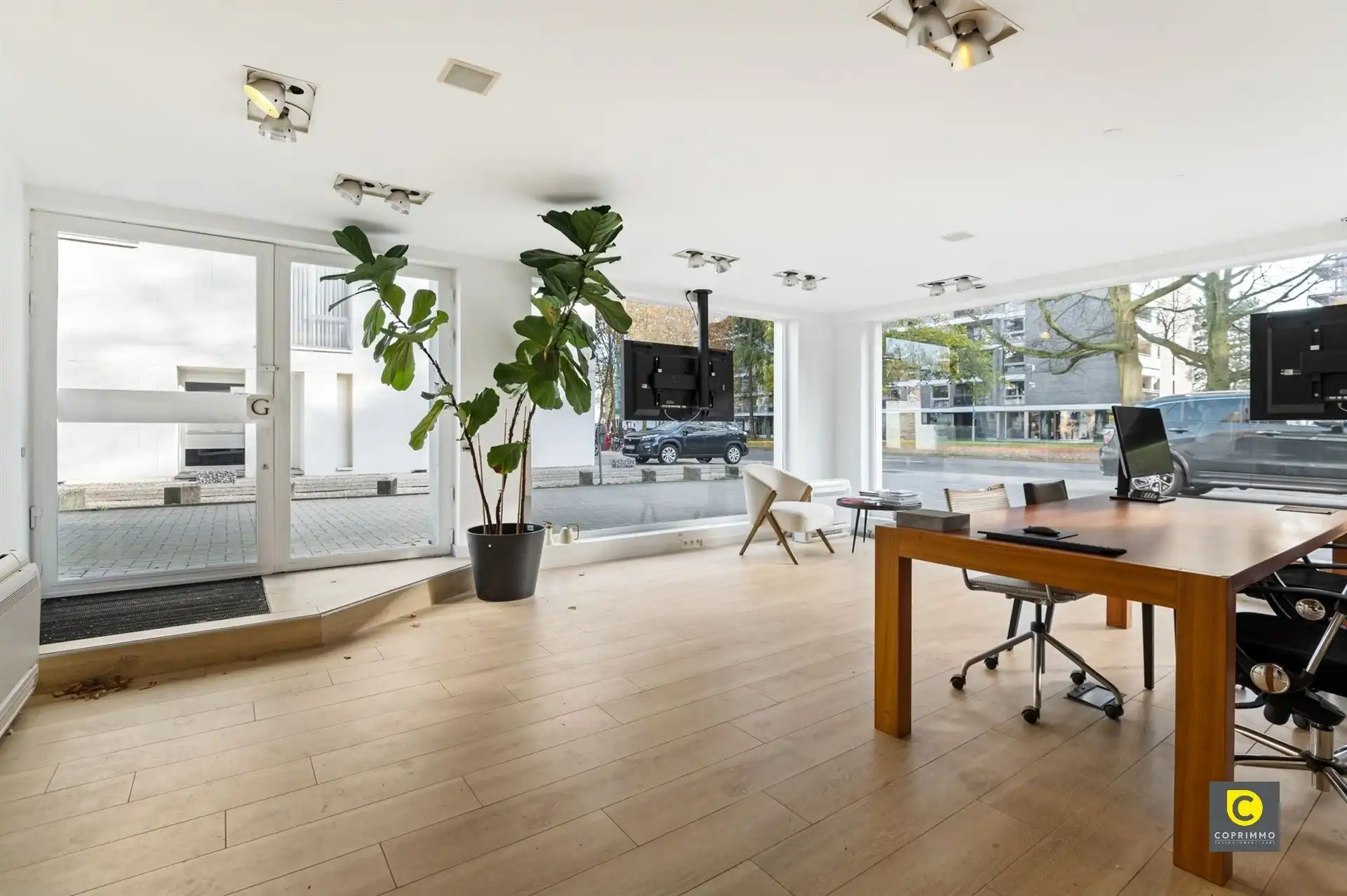 Handelsgelijksvloers/kantoor foto {{pictureIndex}}