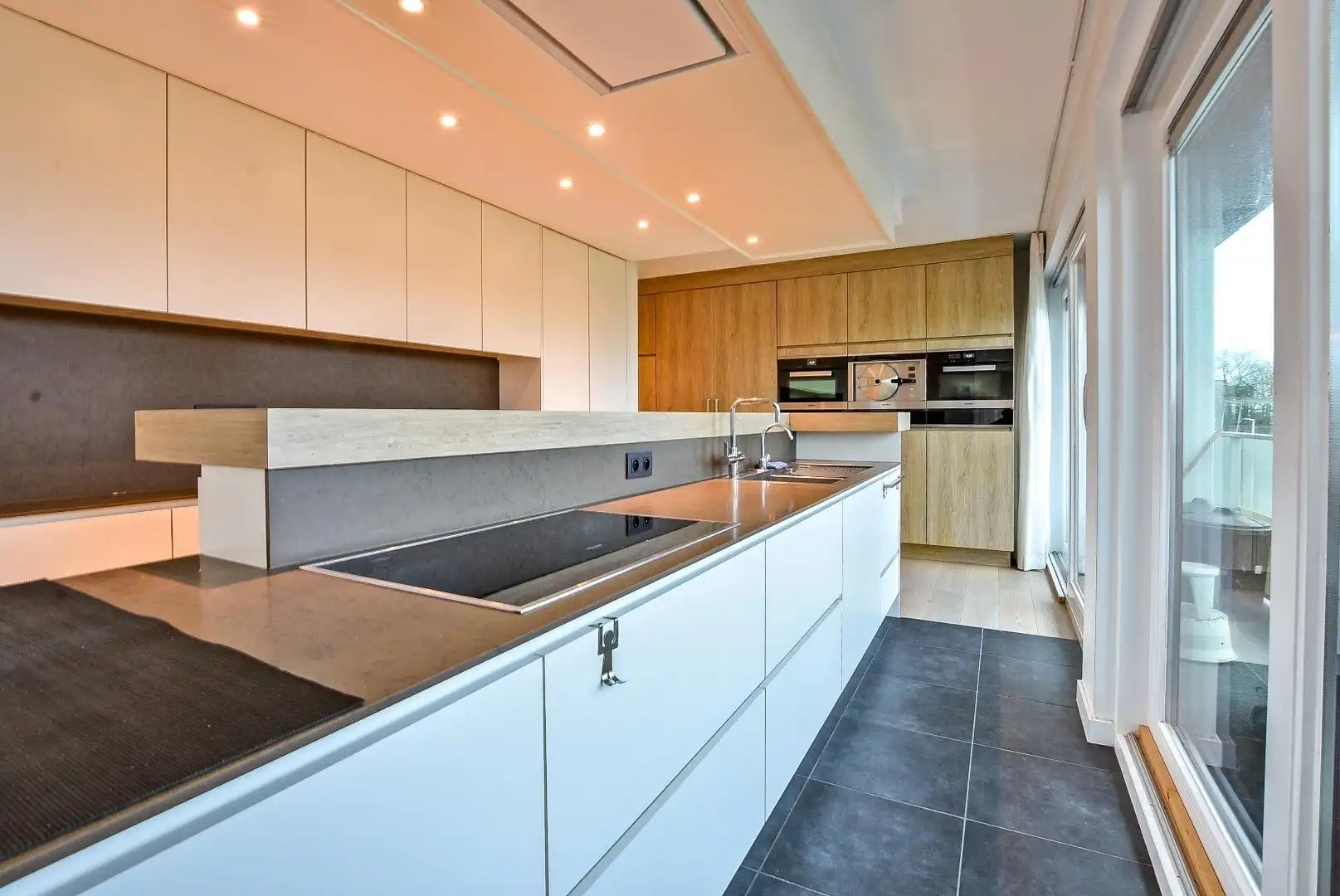 Luxueus praktisch appartement (122m² + 30 m²) met rondom terrassen te Nieuwpoort-Stad foto 4