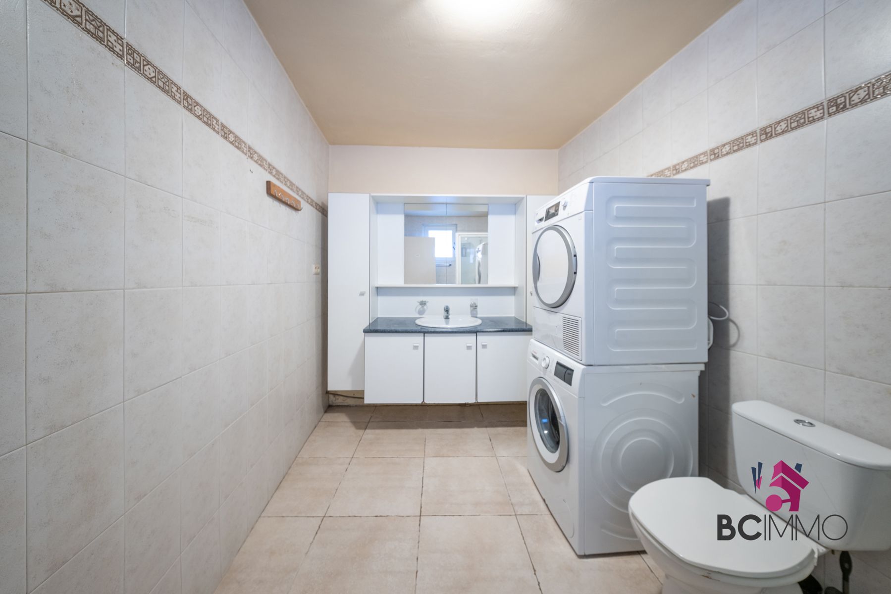 Karaktervolle woning met ruime tuin te Genk foto 11