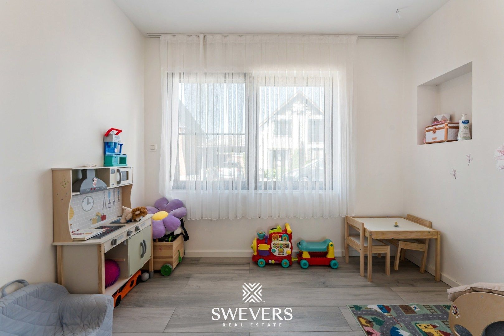 Instapklare, volledig gerenoveerde woning met zonnige tuin en grote garage foto 14