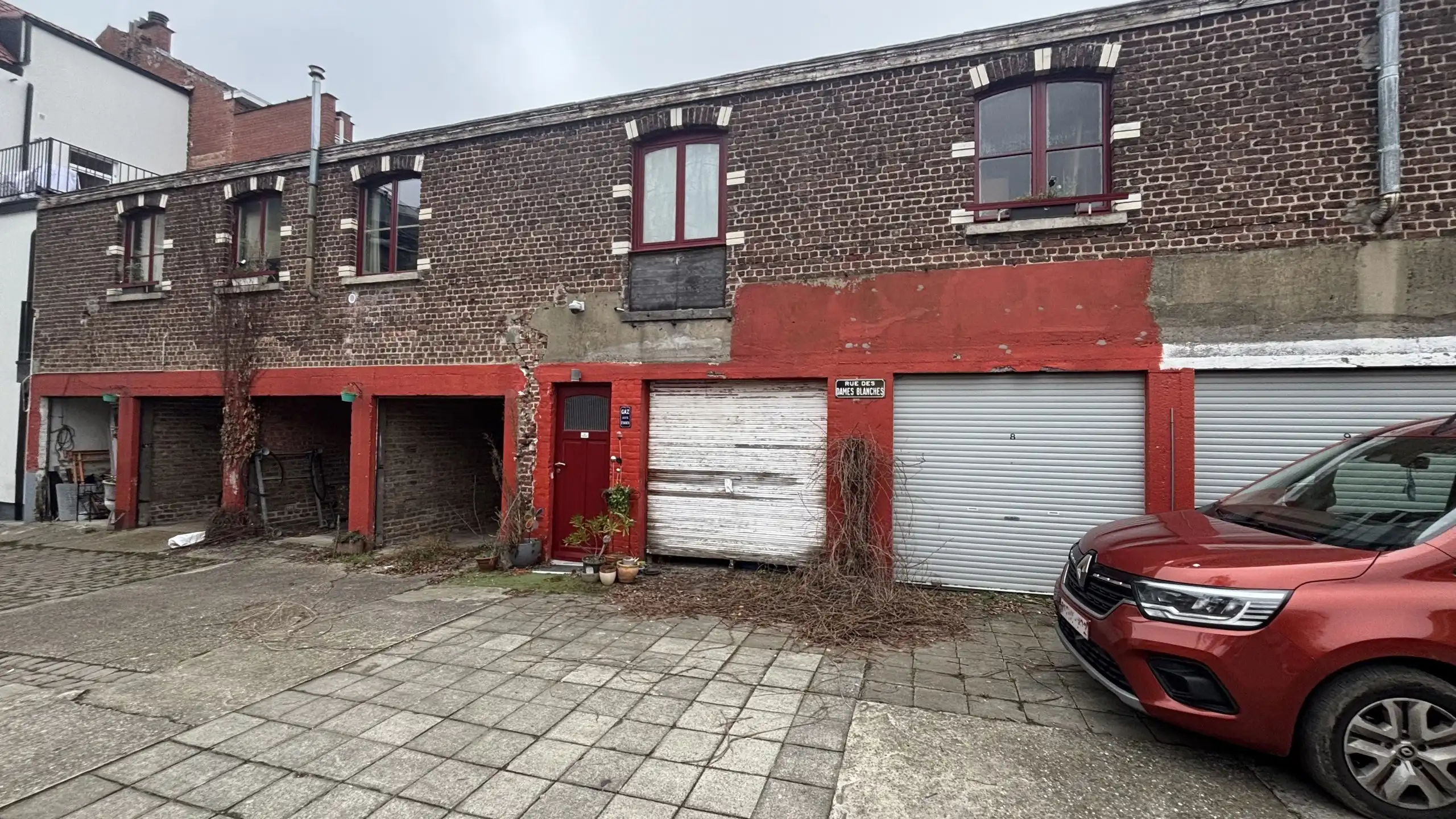 SET VAN 7 GARAGES, IDEAAL ALS INVESTERING foto 4