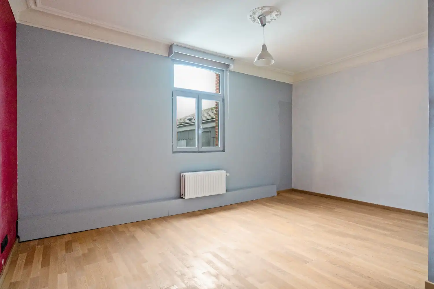 Zonevreemde woning met magazijn te Putte foto 16