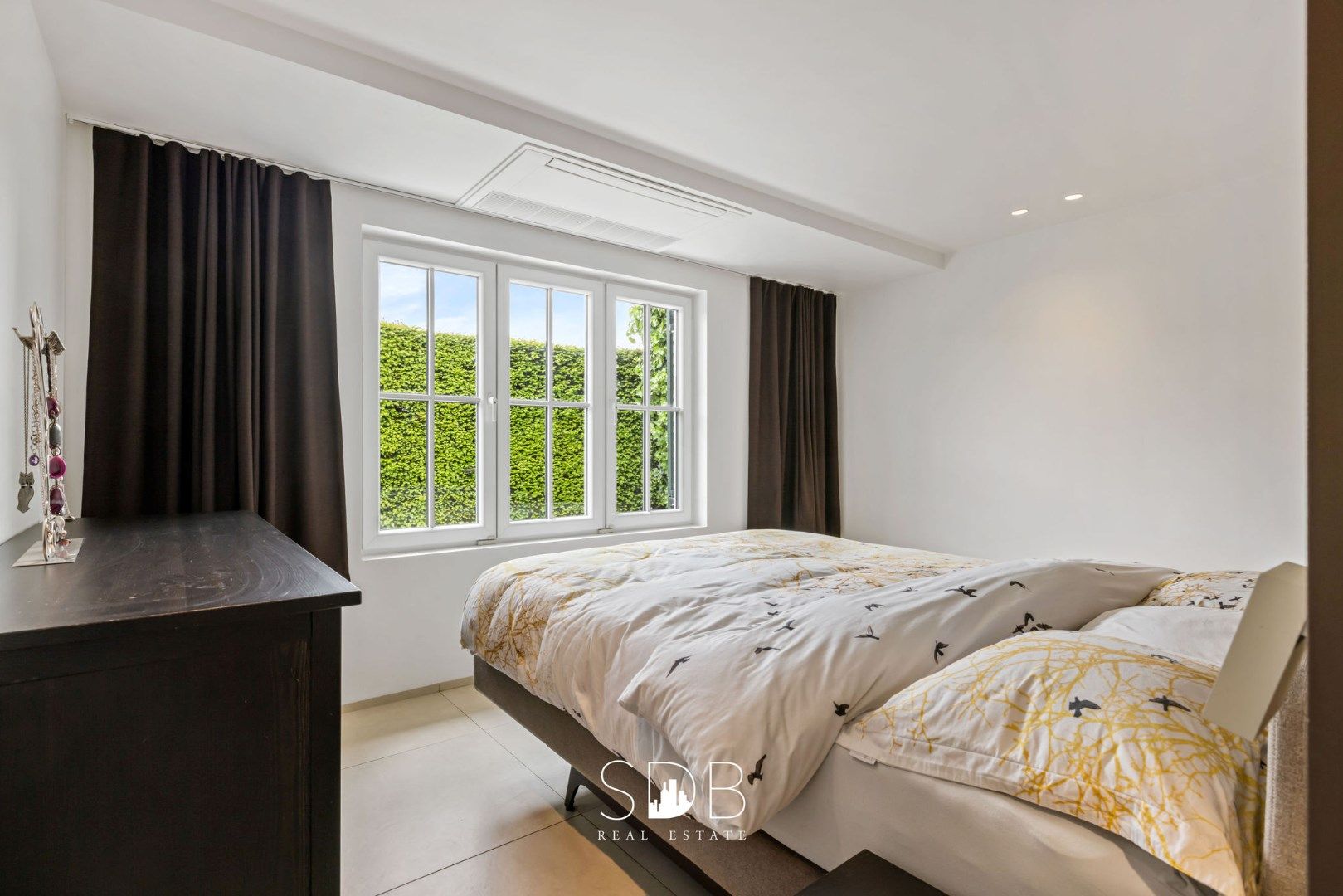 Prachtige villa met zwembad, paardenstallen, paddock en grasland op 1,3HA foto 17